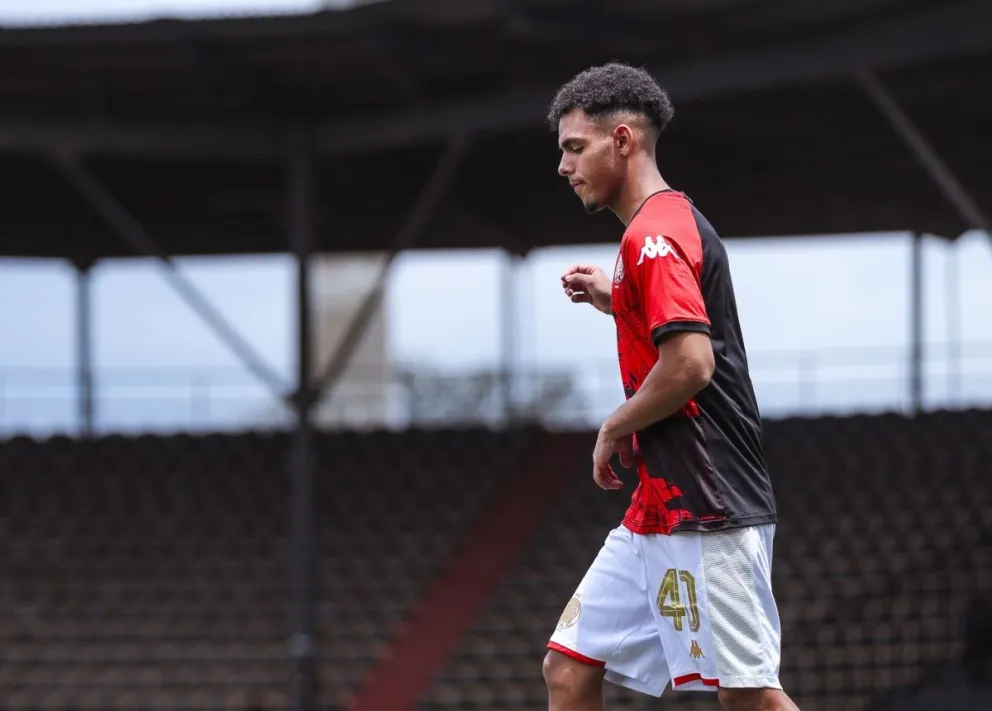 Paniagua durante el calentamiento previo al partido internacional. Foto: Wydad AC.
