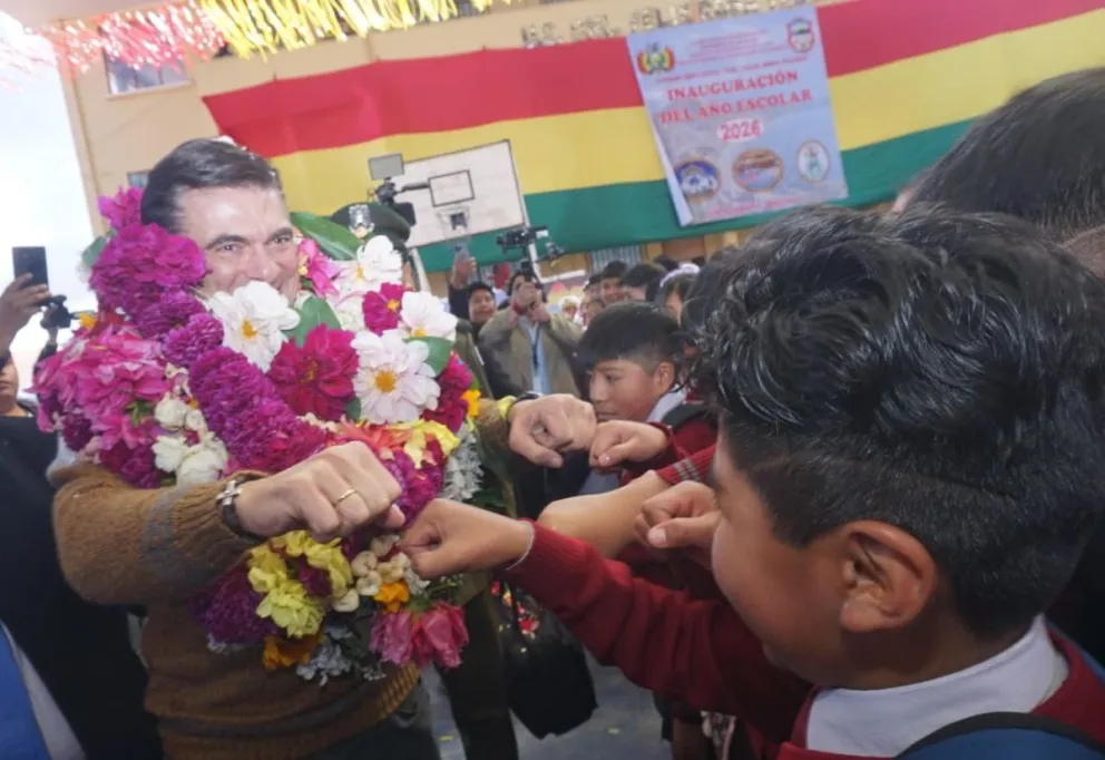 El presidente Rodrigo Paz en la inauguración del Año Escolar en Copacabana. Foto: APG
