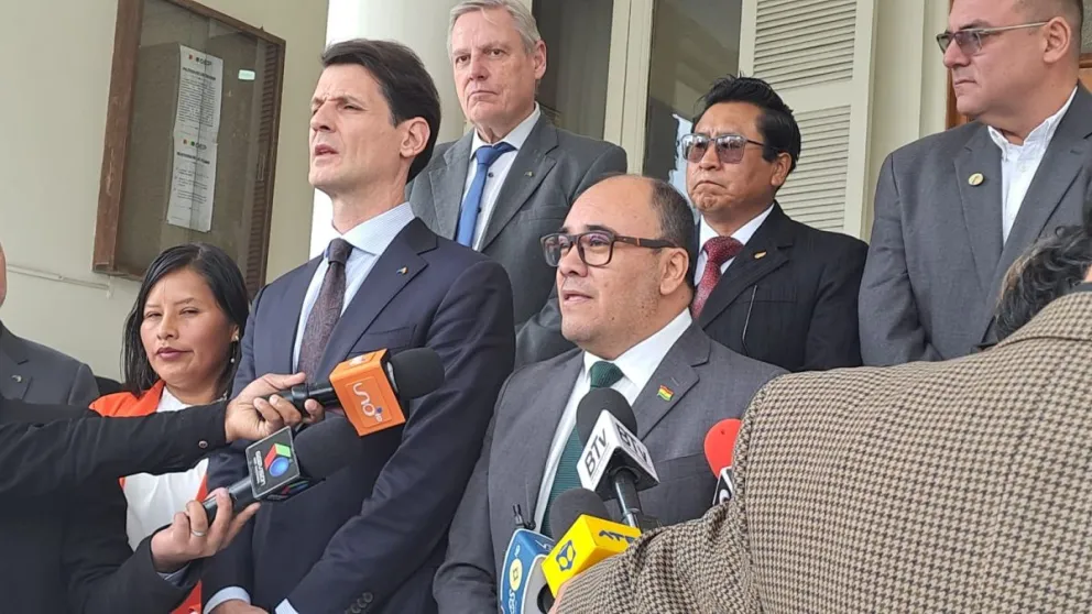 El presidente del TSE y representantes de la UE. Foto: Visión260