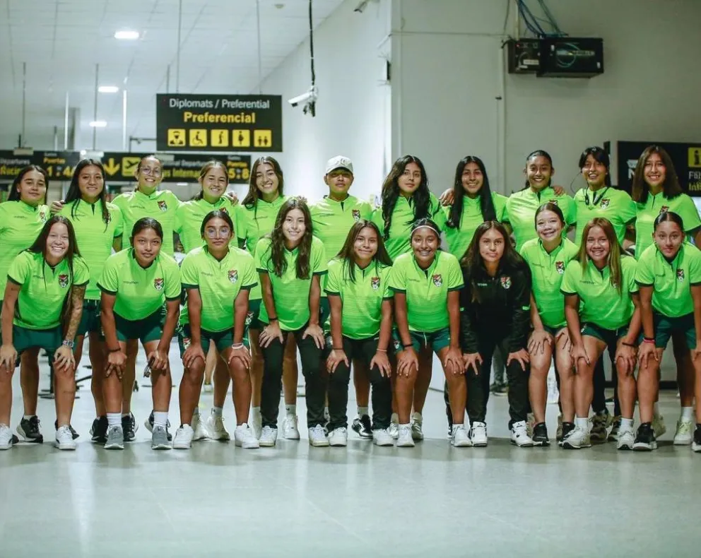 El equipo nacional previo a su viaje desde Santa Cruz. Foto: FBF.