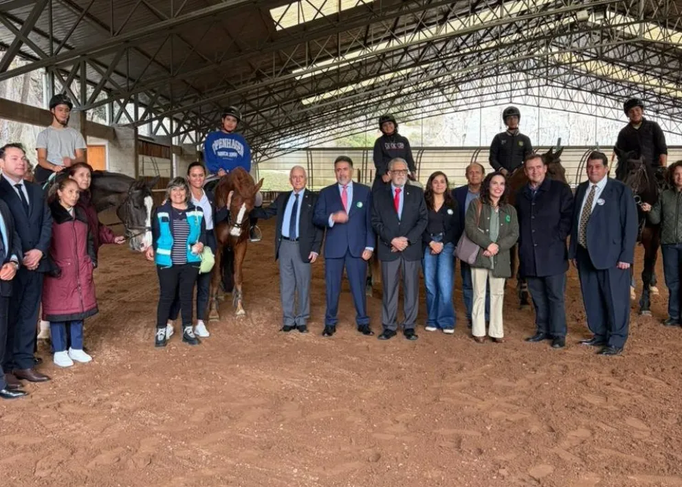 Inspección al picadero de arena del Club Hípico Los Sargentos. Foto: Unidad de Deportes GAMLP.