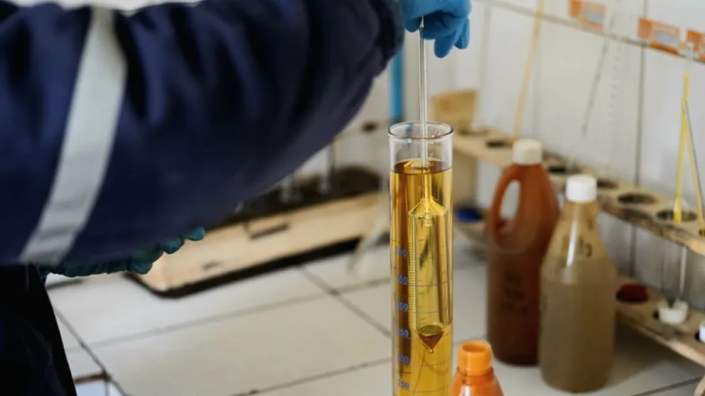 Yacimientos Petrolíferos Fiscales Bolivianos sostiene que la firma inspectora Camin Cargo Control Argentina certificó que el producto comercializado cumple con las especificaciones de calidad. Foto: YPFB Prensa