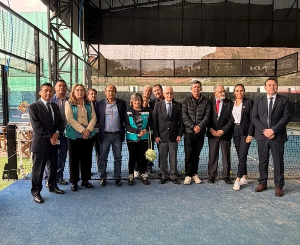 La visita que se hizo el lunes a Zona Pádel. Foto: Unidad de Deportes GAMLP.