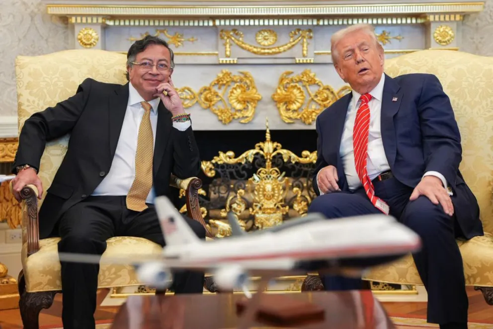 El presidente de Colombia, Gustavo Petro, junto a su homólogo de Estados Unidos, Donald Trump, durante una reunión este martes, en la Casa Blanca, en Washington. Foto: EFE 