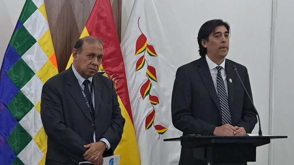 El ministro Mauricio Zamora y el director de la ATT, Carlos Alberto Agreda. Foto: Visión360