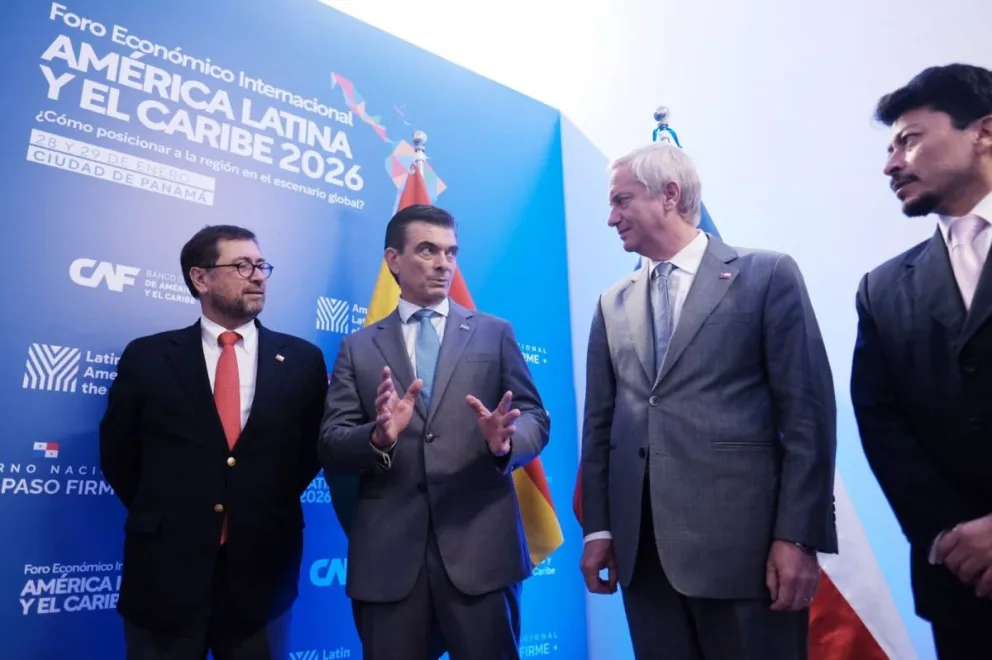 El presidente Rodrigo Paz y el presidente electo José Antonio Kast en Panamá. Foto: ABI