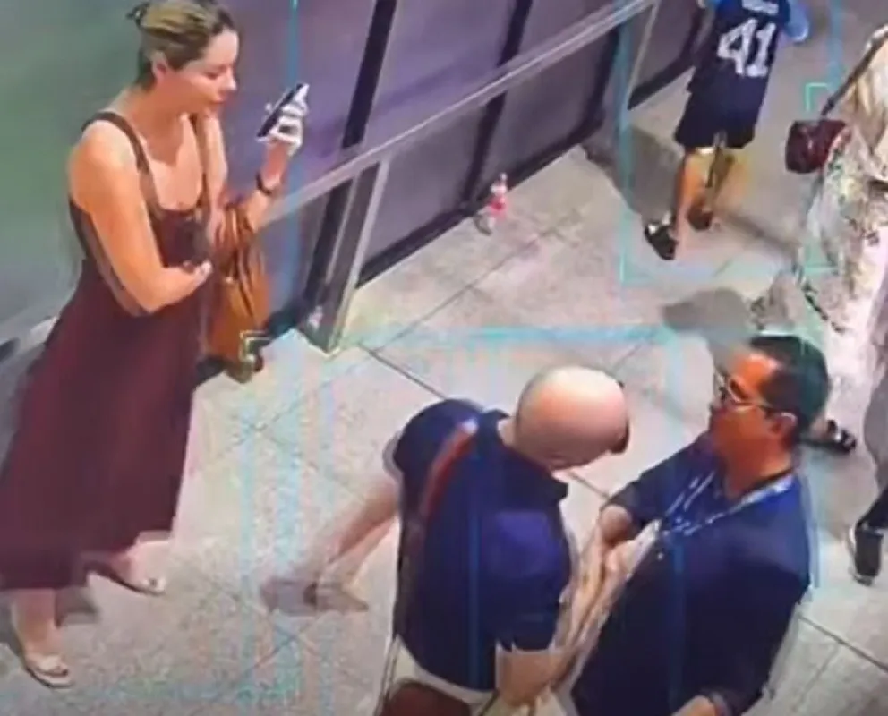 En la imagen aparece la exdiputada Laura Rojas, el juez Hebert Zeballo y un  exfuncionario de la Aduana Nacional, Álvaro B. Foto:Captura de imagen de video de DTV 