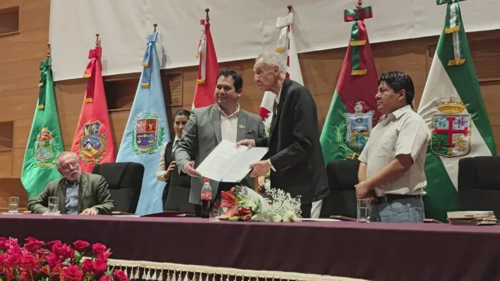 Araníbar fue reconocido durante un acto en el Salón de Interpelaciones de la Asamblea Legislativa Plurinacional. Foto: Paulo Lizárraga A.