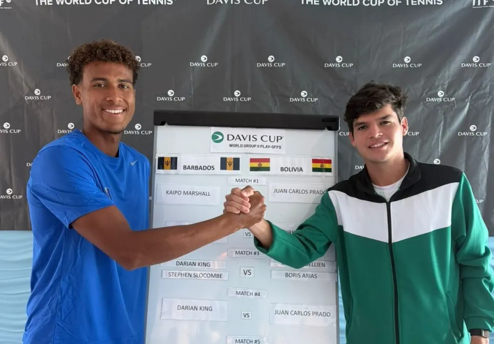 Prado (der.) con Marshall, tras el sorteo. Foto: Federación Boliviana de Tenis.
