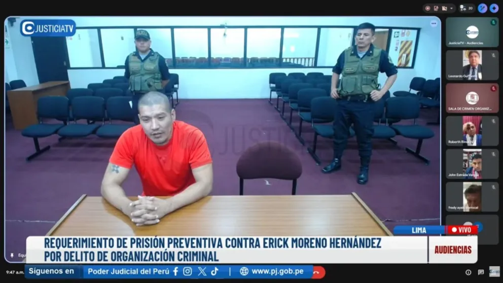 El líder criminal peruano Erick Moreno, conocido por el apodo de "El Monstruo", durante una audiencia judicial pública arrepentido y pidiendo perdón por los asesinatos cometidos. Foto: EFE