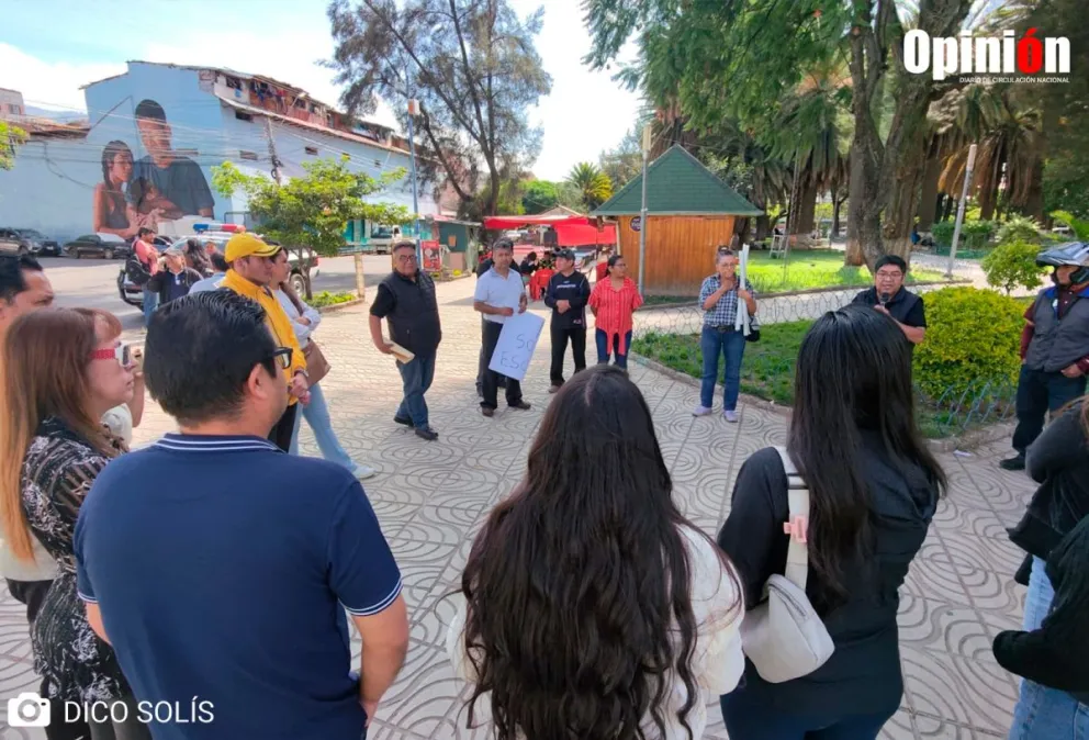 Protesta de extrabajadores de Los Tiempos. Foto: Opinión
