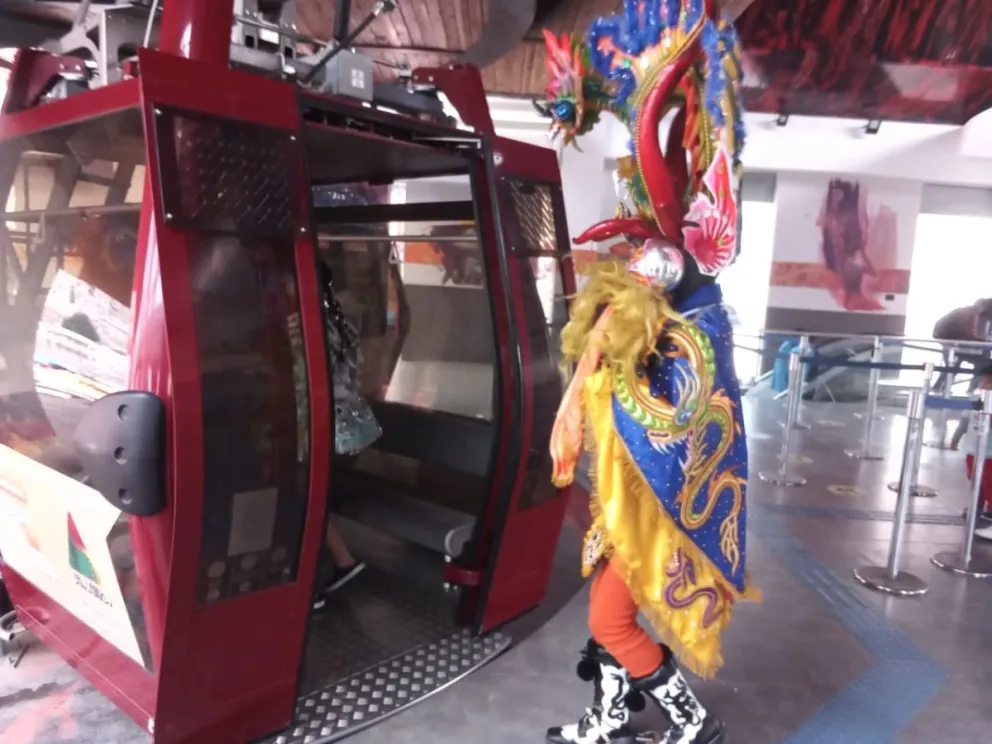 Una de las cabinas de la Línea Turística Virgen del Socavón. Foto: Mi Teleférico