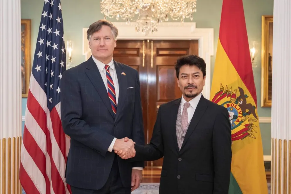 Imagen de archivo de Christopher Landau y Fernando Aramayo, durante una reunión en diciembre pasado. Foto: RRSS Cancillería