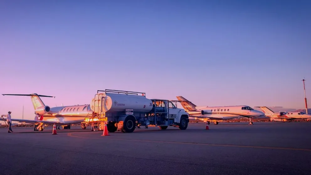 Aeronaves chárter en el Aeropuerto Joya Andina de Uyuni. Foto: Gustavo Terrazas / MOPSV