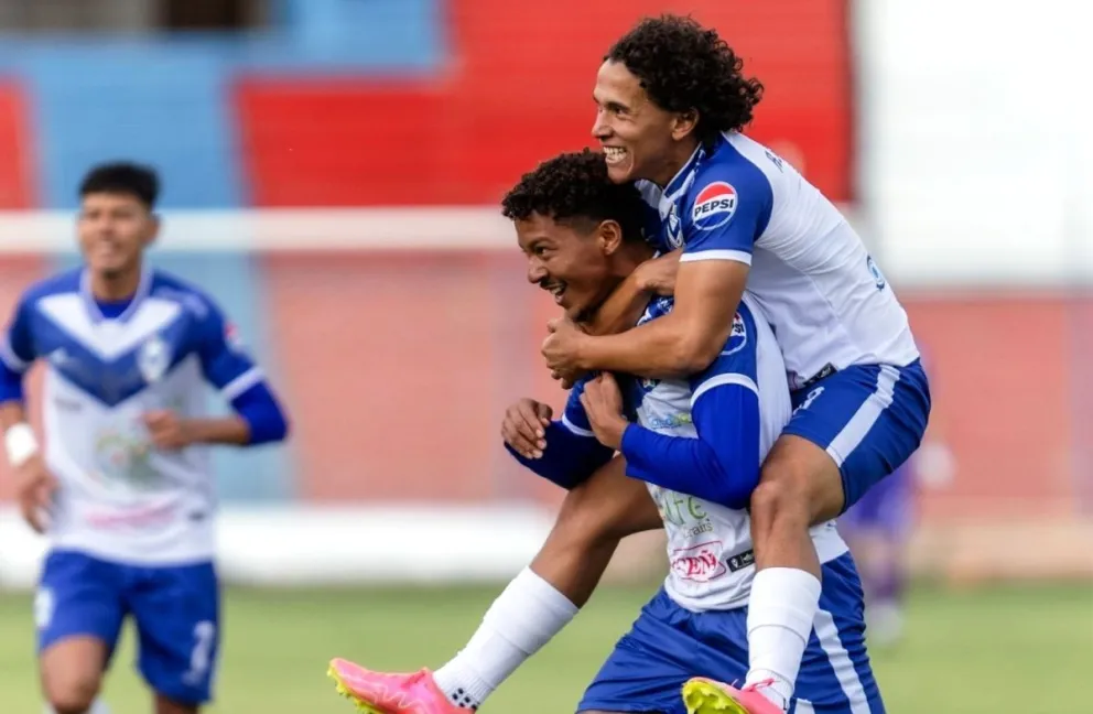 Calero y Orihuela celebran el segundo gol de GV San José. Foto: GV