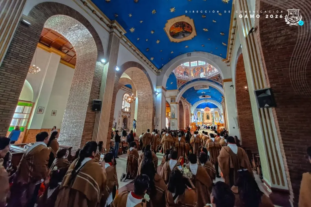 Danzarines en la Iglesia del Socavón. Foto: Gobernación de Oruro