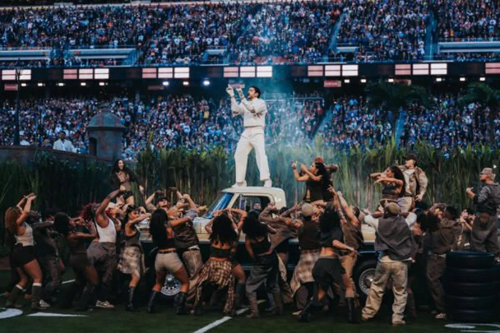 El cantante puertorriqueño Bad Bunny durante su actuación en el descanso del Super Bowl en Santa Clara, California, Estados Unidos. EFE/Acoustyle /