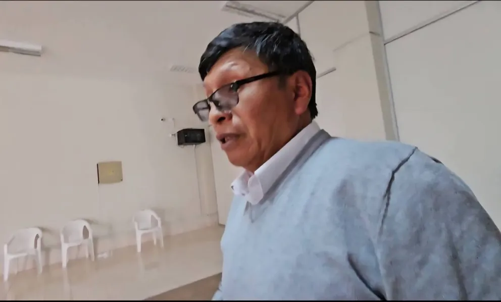 Cuando restan dos meses y medio de su gestión, el alcalde titular de Potosí, Jhonny Llally, presentó su renuncia irrevocable al cargo. Foto: Radio Pasankalla