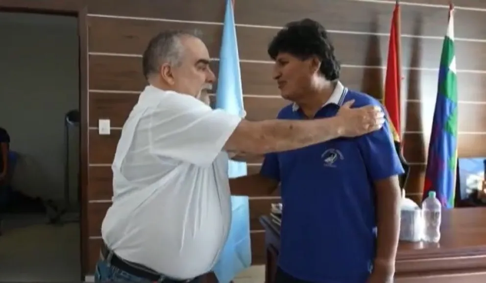 La imagen de Carlos Subirana con Evo Morales. Foto: Captura de DTV