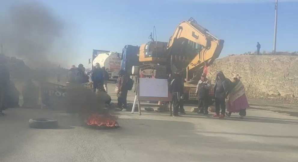 Un punto de bloqueo en Oruro. Foto: ABC