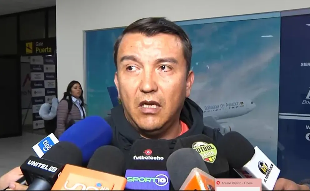Daniel Terrazas, presidente de The Strongest, durante su encuentro con los periodistas en el aeropuerto de El Alto. Foto: captura de video