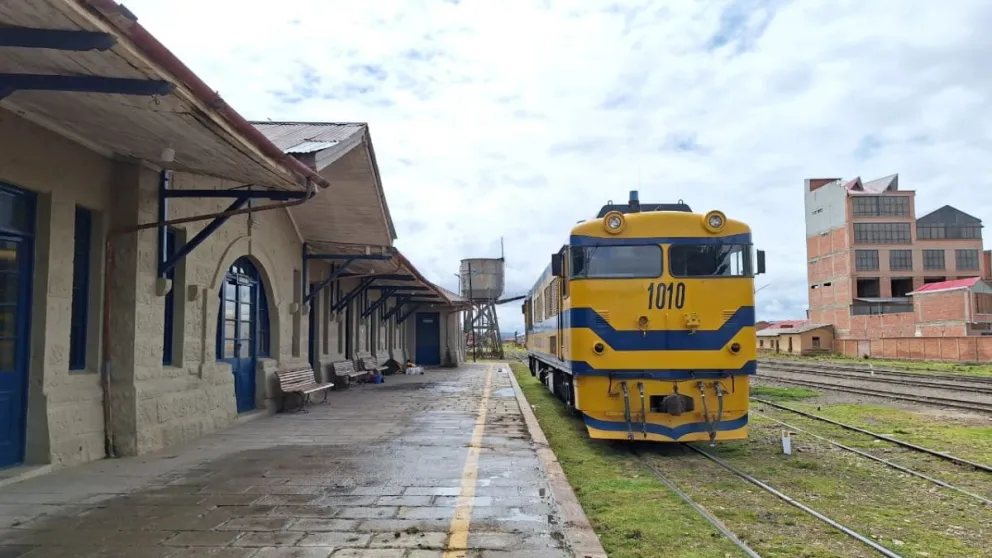 El tren en la Estación Viacha, parte este viernes. Foto: Visión 360