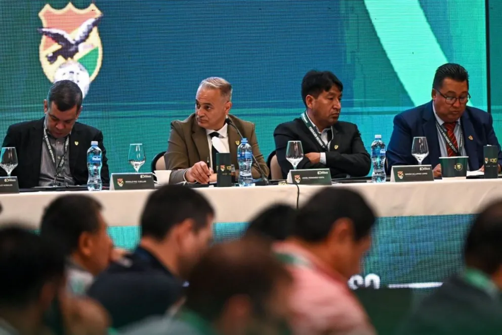 Costa, al centro, junto a parte de su comité ejecutivo. Foto: FBF