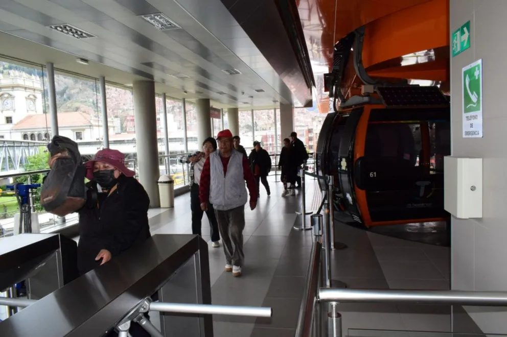 La empresa de transporte por cable atenderá con normalidad este fin de semana de carnaval. Foto: Mi Teleférico