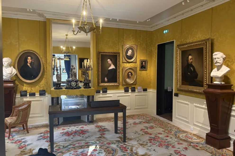 Salón principal de la casa-taller del Museo de la Vida Romántica. Foto: EFE