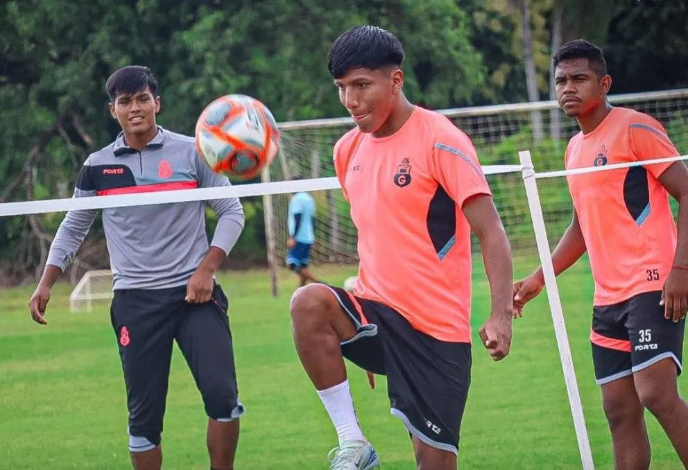 Una práctica de los jugadores azucareros que alistan el choque de marzo. Foto: CG