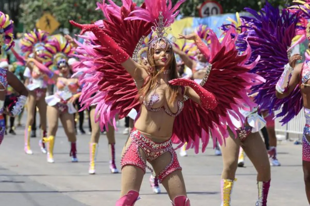 Artistas desfilan en la Gran Parada de Comparsas en el Carnaval de Barranquilla (Colombia). Foto de archivo. EFE