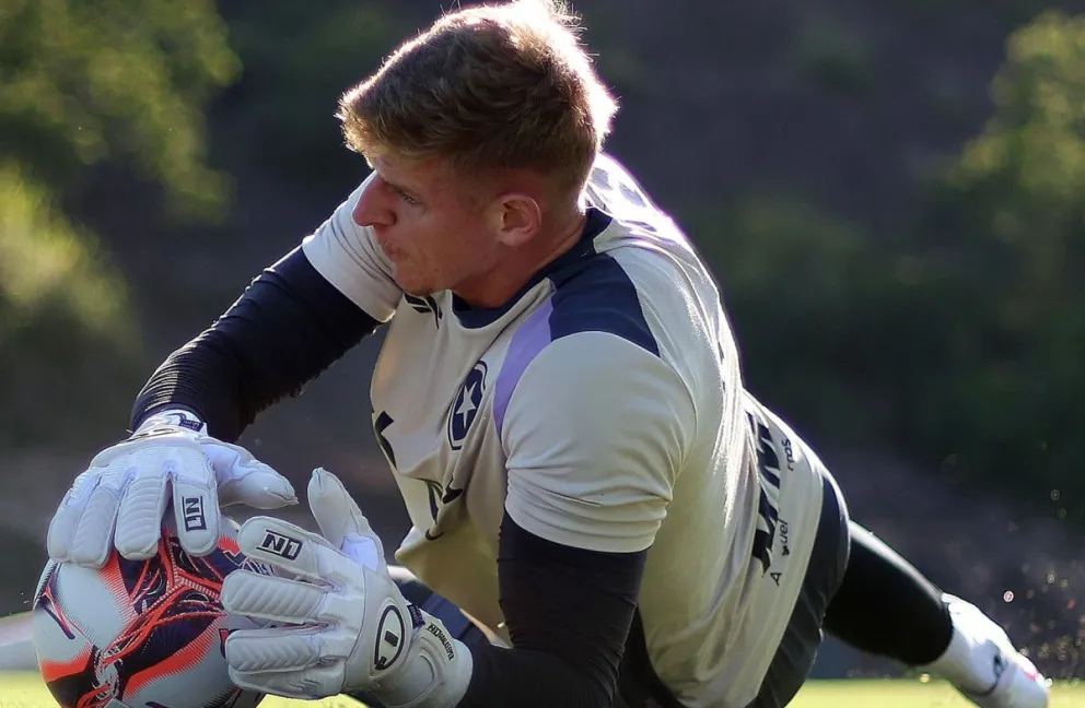 El arquero Leo Linck en un entrenamiento anterior de su club. Foto: Club Botafogo FR