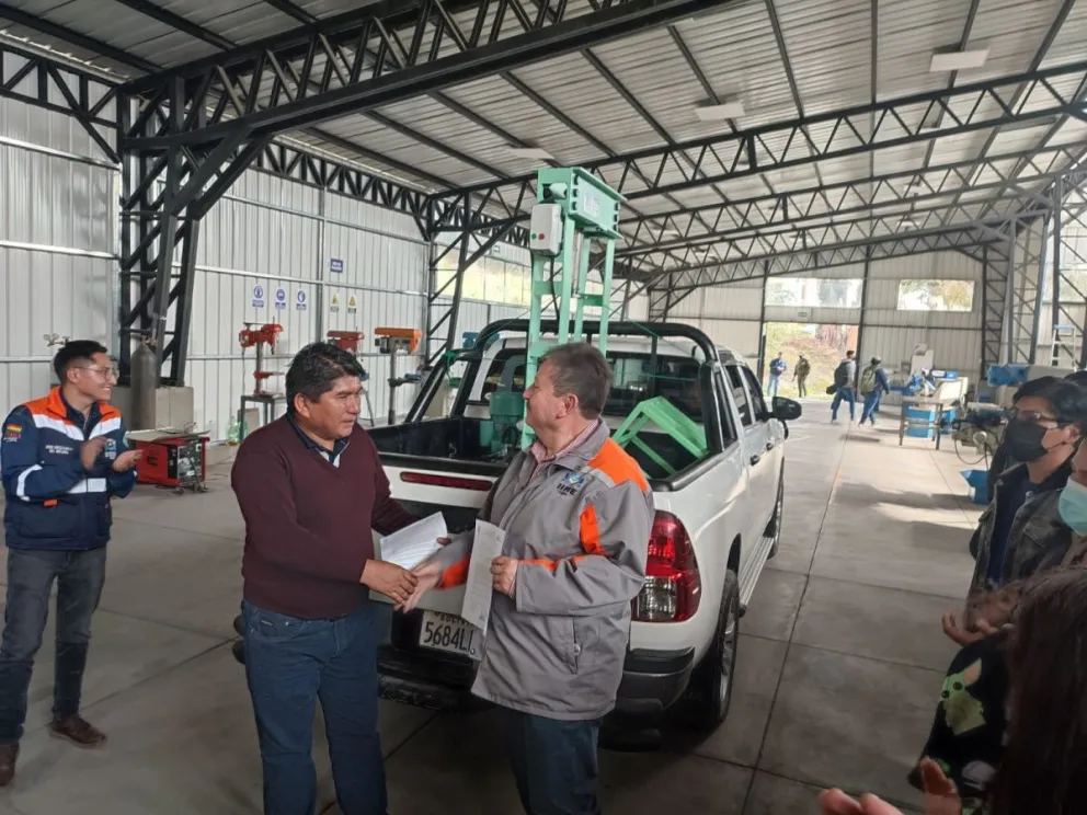 El director de la carrera de Ingeniería Mecánica, Jaime Sánchez, considera que un taller que realice este tipo de trabajo, debe infraestructura especializada, herramientas adecuadas, personal capacitado y certificado. Foto UMSA