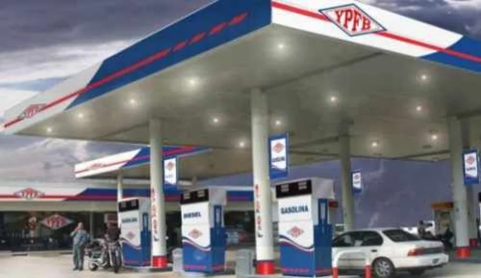 YPFB garantiza el suministro de gasolina en Santa Cruz, durante el feriado de carnaval. Foto Erbol