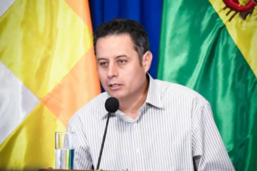 El vicepresidente de Estado, Edmand, Lara, habló de su candidato a la Gobernación de La Paz, criticó al gobernador de Santa Cruz y manifestó su tristeza por el fallecimiento del músico, Leo Rosas. Foto Oxígeno