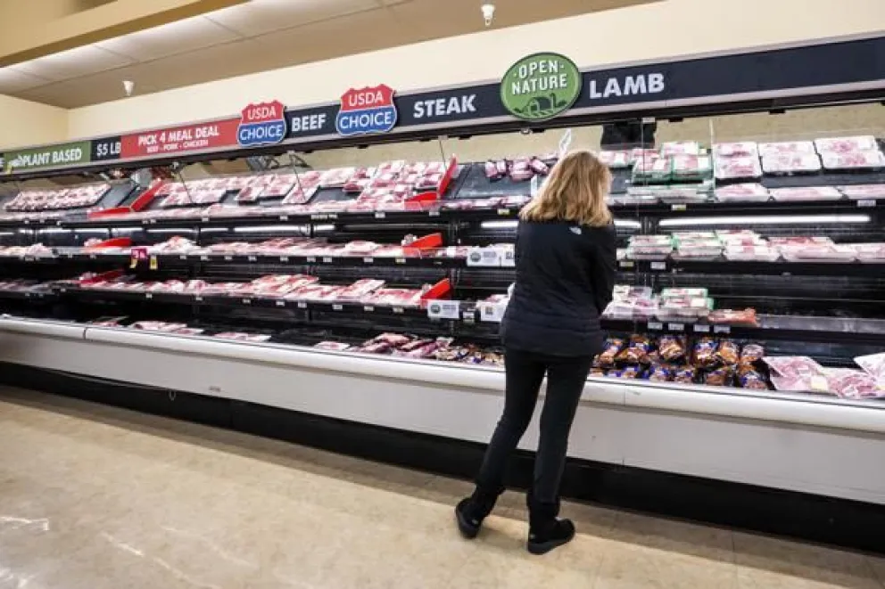 En la imagen de archivo, la sección de carnicería de un supermercado en Maryland, Estados Unidos. EFE/EPA/JIM LO SCALZO