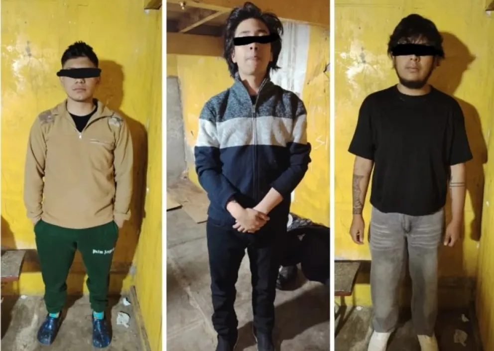 Los aprehendidos por la venta de asientos. Foto: FGE