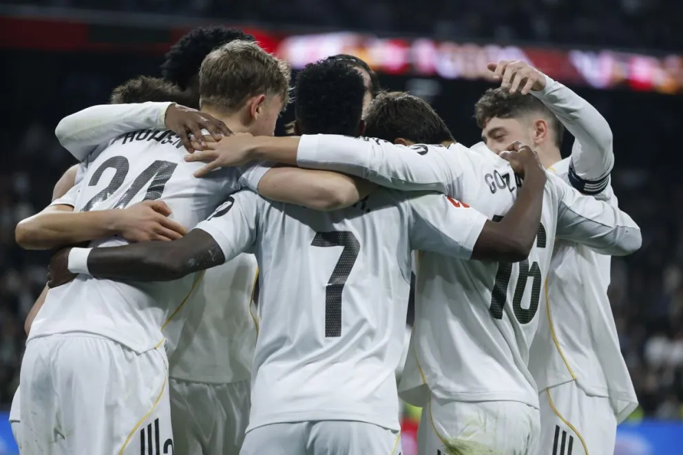 Jugadores del Real Madrid festejan un gol en un partido de la liga española. Foto: EFE