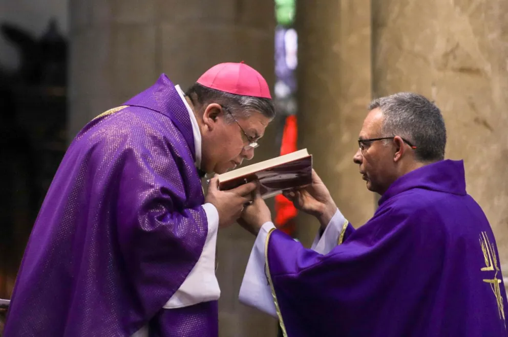 Religiosos participan en la celebración del Miércoles de Ceniza, este 18 de febrero de 2026 en La Paz (Bolivia). Foto: EFE