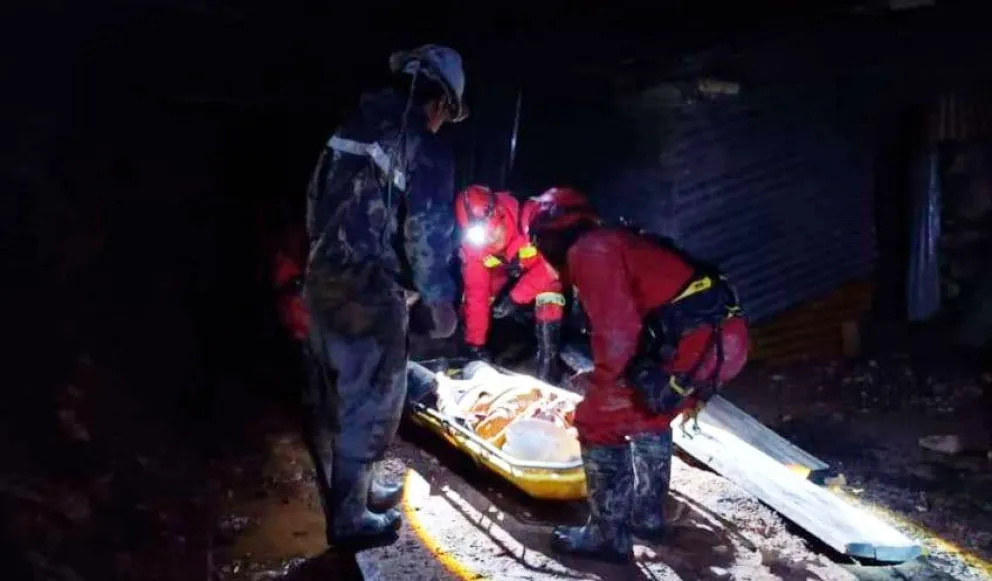 Entre enero y febrero de este año, 35 trabajadores mineros perdieron la vida en accidentes laborales: 31 varones y cuatro mujeres. Foto: Erbol