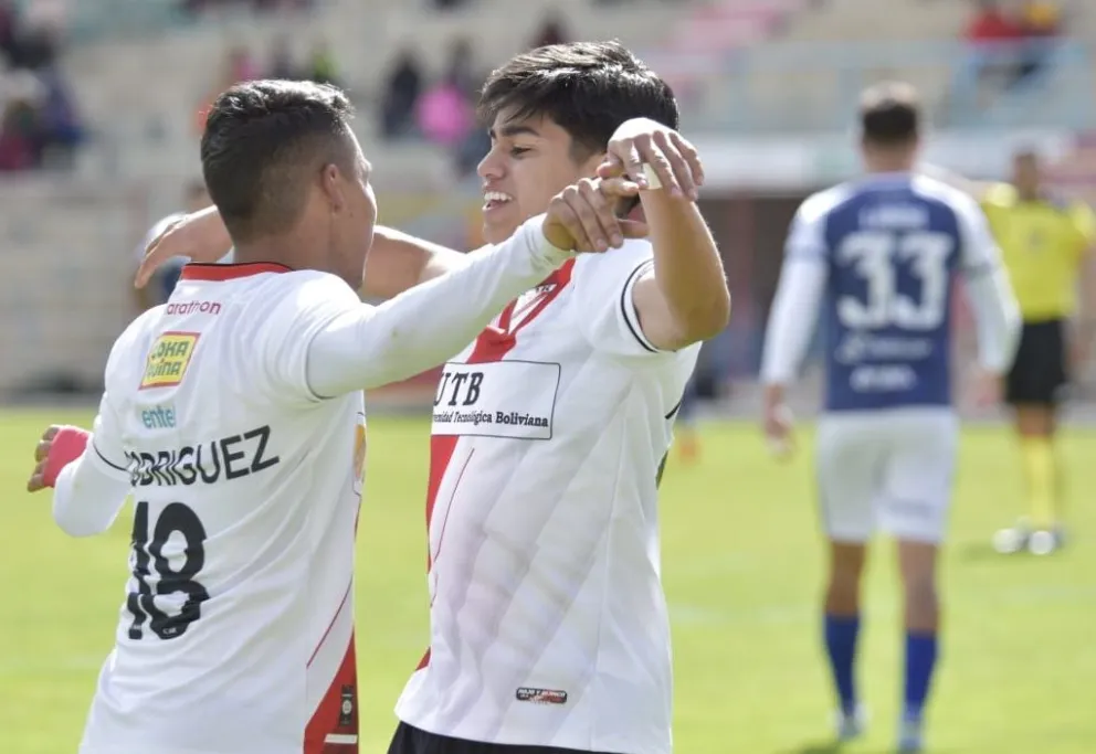 Maraude (der.) celebra su gol junto a Rodríguez. Foto: Agencia Marka Registrada.
