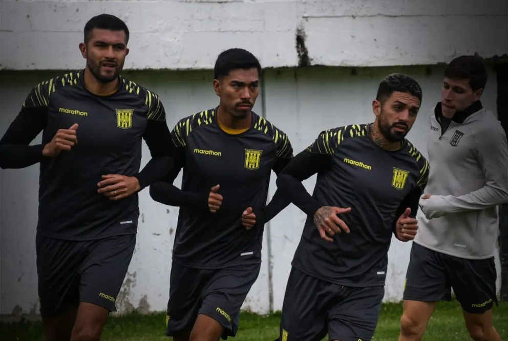 Pedrza (izq.), Cuéllar, Bustos y Quaglio durante el entrenamiento del Tigre de este miércoles. Foto: Club The Strongest