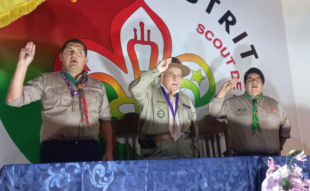 Luis Fernando Poppe Valdéz en el acto de los Scout