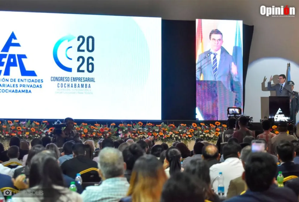 El presidente del Estado, Rodrigo Paz, afirmó que se está dando inicio al reordenamiento del ámbito tributario, en el Congreso Empresarial, organizado por las Federaciones de Entidades Empresariales Privadas de Cochabamba. Foto Opinión