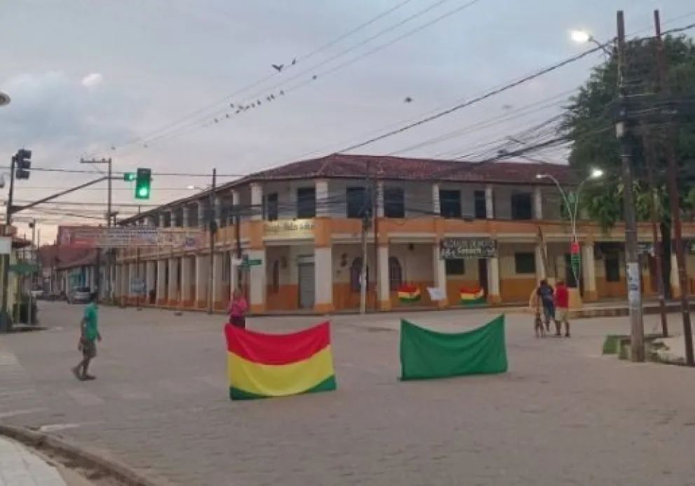Uno de los puntos de bloqueo en Trinidad. Foto: TriniMedia