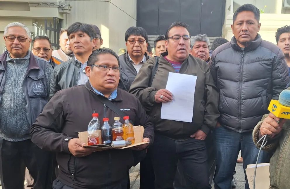 Dirigentes de los choferes denunciaban mala calidad de la la gasolina y daños en sus vehículos. Foto: Visión 360 