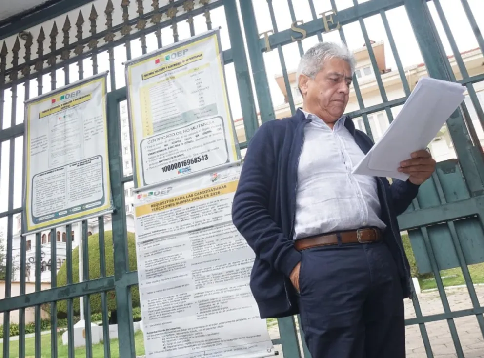 Mario Cossío, excandidato a la Gobernación de Tarija, este viernes en oficinas del Tribunal Supremo Electoral (TSE) en La Paz. Foto: APG