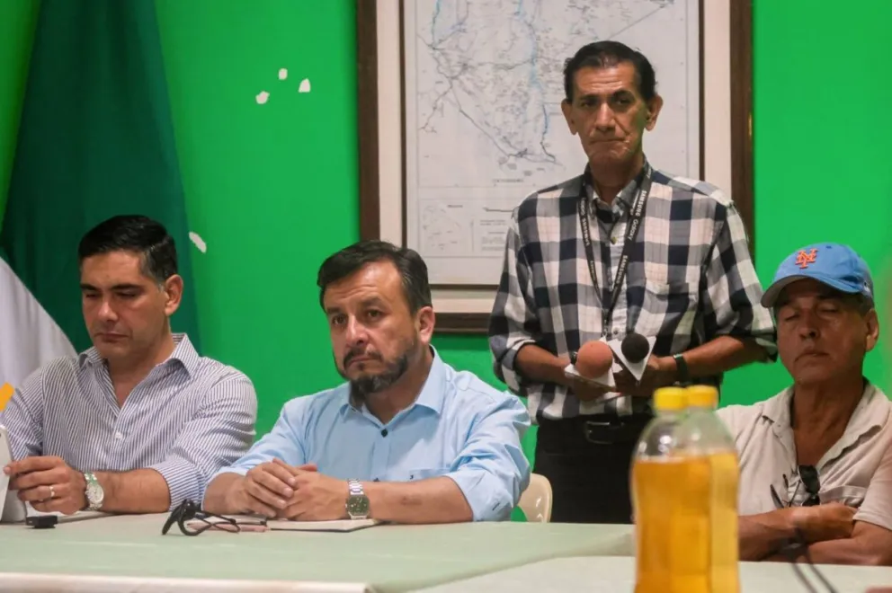 Los ministros de Desarrollo Productivo, Oscar Justiniano y de Hidrocarburos, Mauricio Medinaceli,  se reunieron con dirigentes del Comité Cívico de Beni. Foto MDPyEP