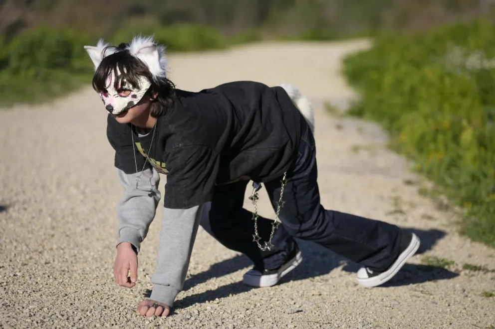 Los "therian", jóvenes que se identifican y actúan como animales, un fenómeno que llega a España. Foto: EFE