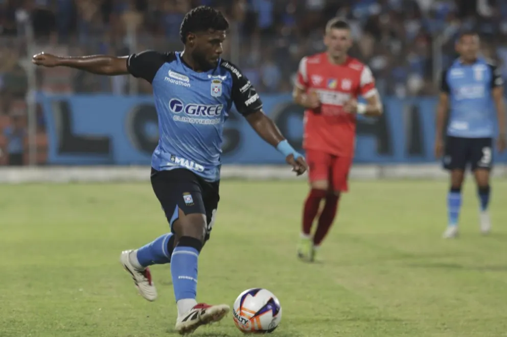 Incidencia del partido que Blooming e Independiente jugaron en Santa Cruz. Foto: APG